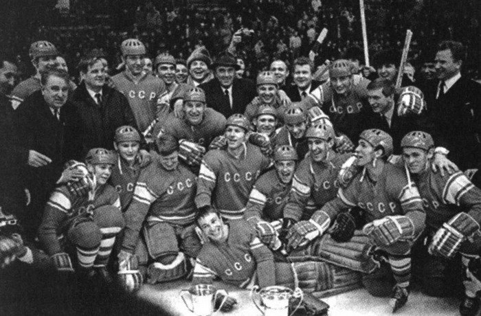 Иллюстрация к книге — Валерий Харламов. Легенда №17 [i_008.jpg]