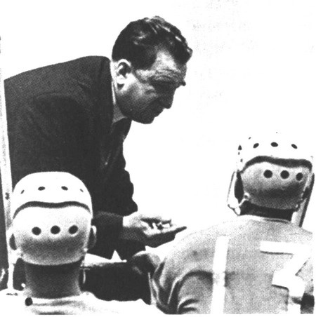 Иллюстрация к книге — Валерий Харламов. Легенда №17 [i_010.jpg]