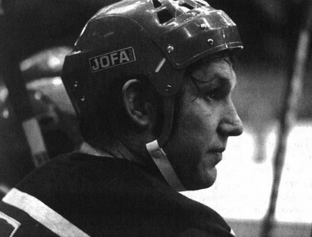 Иллюстрация к книге — Валерий Харламов. Легенда №17 [i_013.jpg]