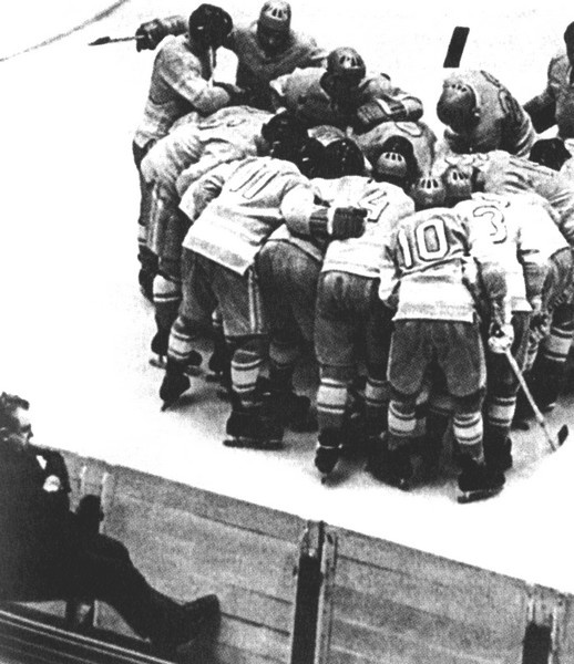 Иллюстрация к книге — Валерий Харламов. Легенда №17 [i_025.jpg]