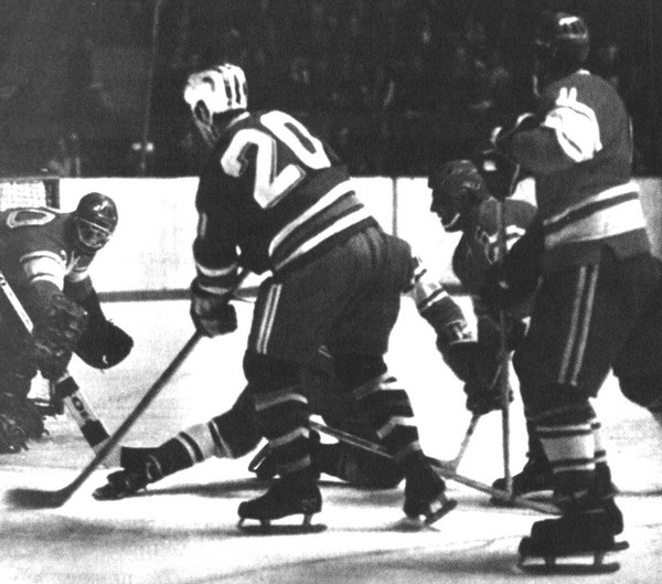 Иллюстрация к книге — Валерий Харламов. Легенда №17 [i_027.jpg]