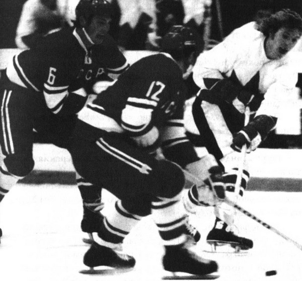 Иллюстрация к книге — Валерий Харламов. Легенда №17 [i_041.jpg]