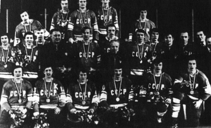 Иллюстрация к книге — Валерий Харламов. Легенда №17 [i_086.jpg]