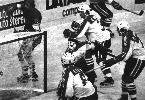 Иллюстрация к книге — Валерий Харламов. Легенда №17 [i_103.jpg]