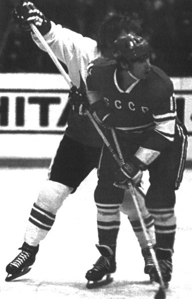 Иллюстрация к книге — Валерий Харламов. Легенда №17 [i_111.jpg]