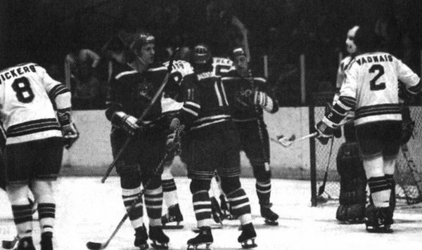 Иллюстрация к книге — Валерий Харламов. Легенда №17 [i_128.jpg]