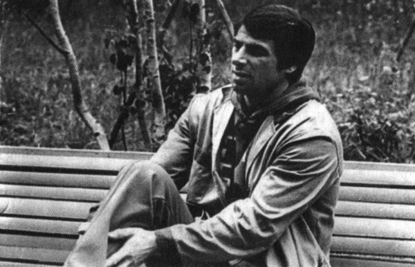 Иллюстрация к книге — Валерий Харламов. Легенда №17 [i_140.jpg]