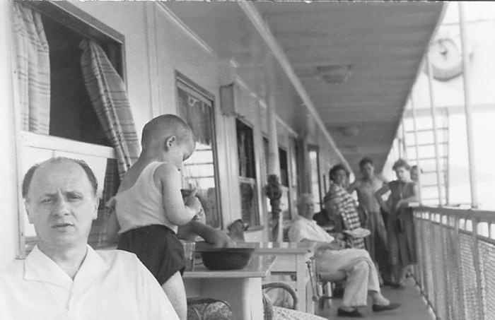 Иллюстрация к книге — Удивление перед жизнью. Воспоминания [_06.jpg]