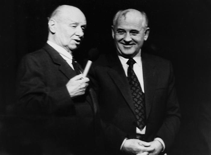 Иллюстрация к книге — Удивление перед жизнью. Воспоминания [i_026.jpg]