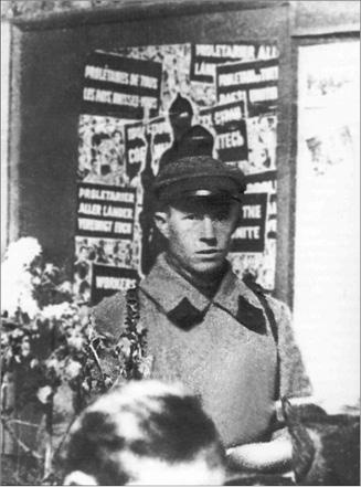 Иллюстрация к книге — Генерал Родимцев. Прошедший три войны [i_008.jpg]