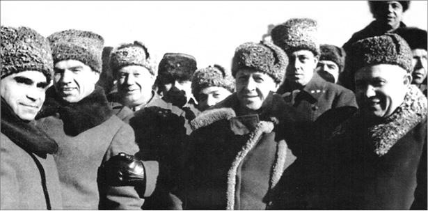 Иллюстрация к книге — Генерал Родимцев. Прошедший три войны [i_021.jpg]