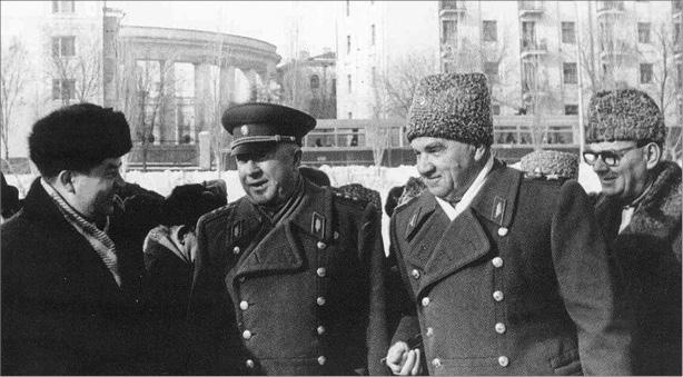 Иллюстрация к книге — Генерал Родимцев. Прошедший три войны [i_031.jpg]