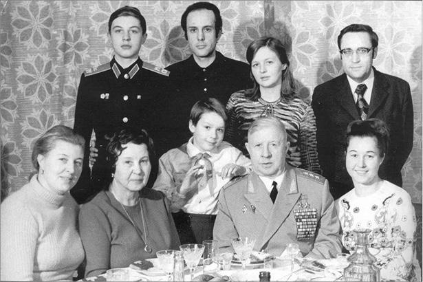 Иллюстрация к книге — Генерал Родимцев. Прошедший три войны [i_032.jpg]