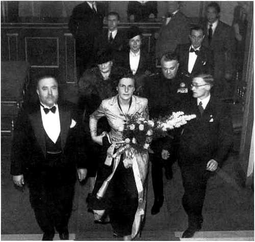 Иллюстрация к книге — Лени Рифеншталь. Мемуары [i_063.jpg]