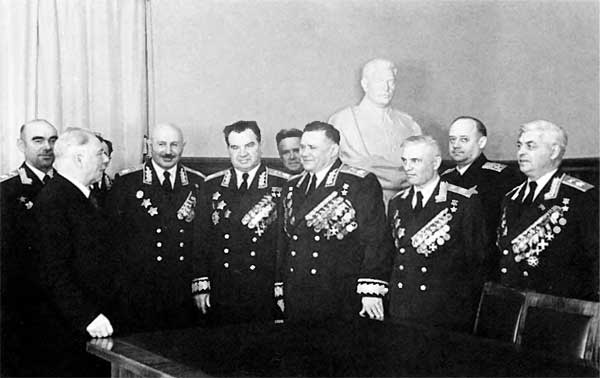 Иллюстрация к книге — Маршал Варенцов. Путь к вершинам славы и долгое забвение. 1901-1971 [n_40.jpg]