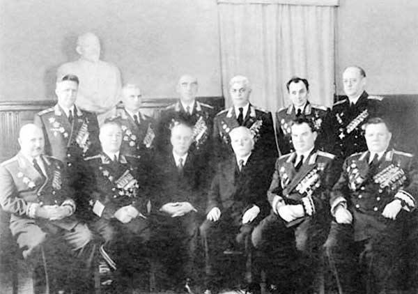 Иллюстрация к книге — Маршал Варенцов. Путь к вершинам славы и долгое забвение. 1901-1971 [n_41.jpg]