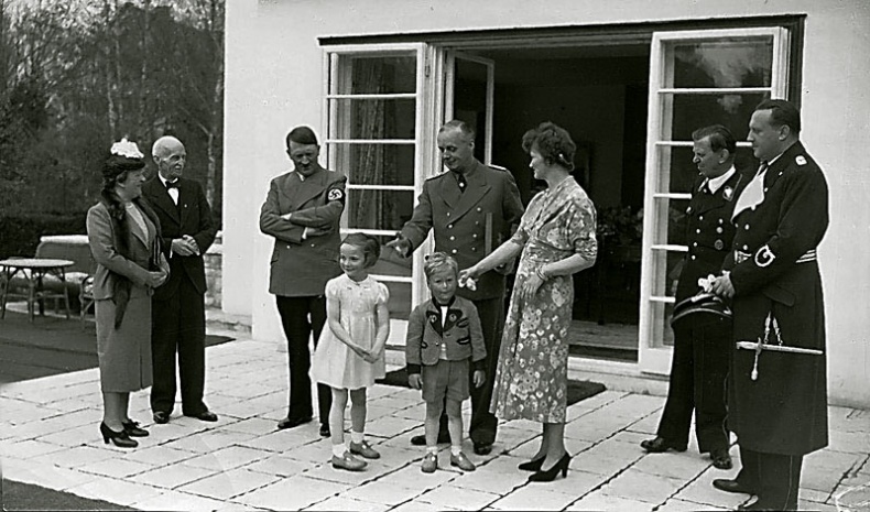 Иллюстрация к книге — "Никогда против России!" Мой отец Иоахим фон Риббентроп [i_008.jpg]