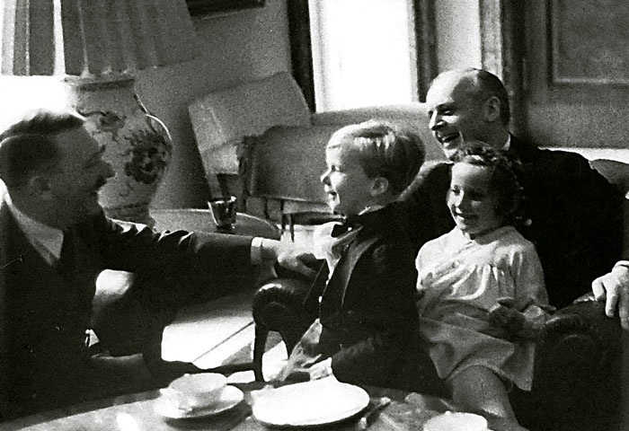 Иллюстрация к книге — "Никогда против России!" Мой отец Иоахим фон Риббентроп [i_009.jpg]