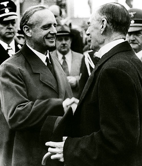 Иллюстрация к книге — "Никогда против России!" Мой отец Иоахим фон Риббентроп [i_018.jpg]