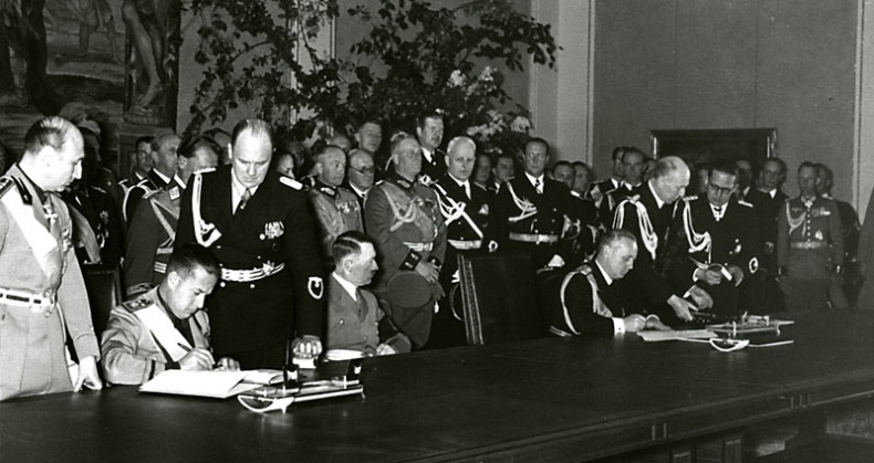 Иллюстрация к книге — "Никогда против России!" Мой отец Иоахим фон Риббентроп [i_023.jpg]