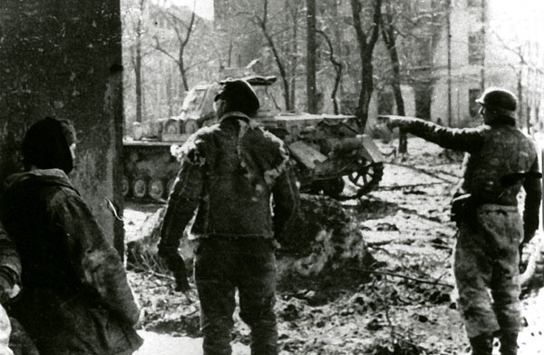 Иллюстрация к книге — "Никогда против России!" Мой отец Иоахим фон Риббентроп [i_039.jpg]