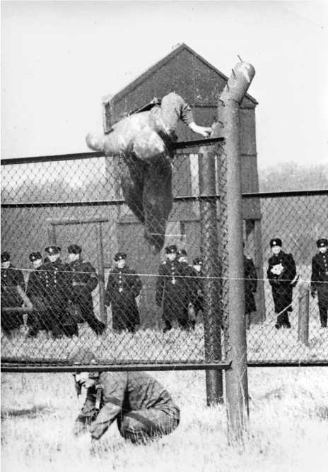 Иллюстрация к книге — Морские дьяволы. Из жизни водолазов-разведчиков Балтийского флота ВМФ [image101.jpg]