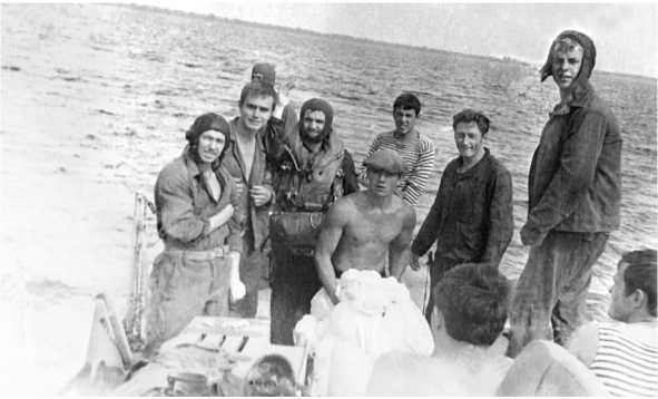 Иллюстрация к книге — Морские дьяволы. Из жизни водолазов-разведчиков Балтийского флота ВМФ [image12.jpg]