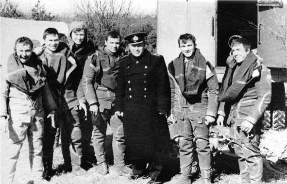 Иллюстрация к книге — Морские дьяволы. Из жизни водолазов-разведчиков Балтийского флота ВМФ [image31.jpg]