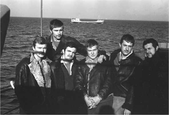 Иллюстрация к книге — Морские дьяволы. Из жизни водолазов-разведчиков Балтийского флота ВМФ [image55.jpg]