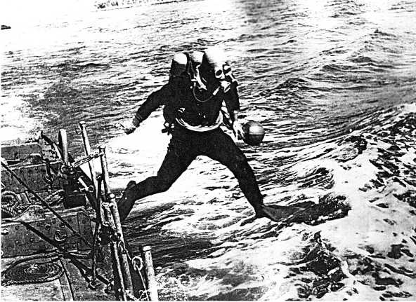 Иллюстрация к книге — Морские дьяволы. Из жизни водолазов-разведчиков Балтийского флота ВМФ [image6.jpg]