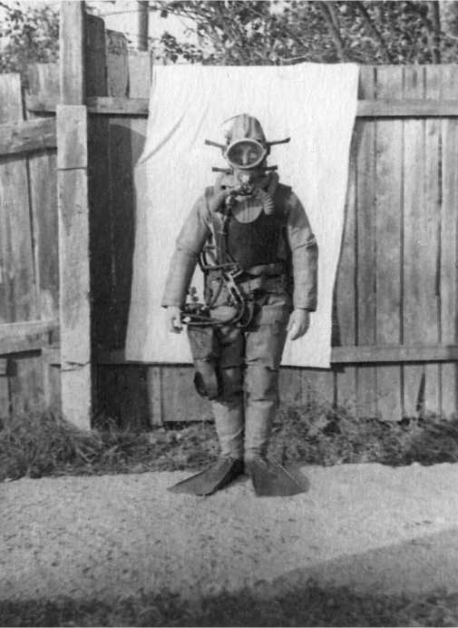 Иллюстрация к книге — Морские дьяволы. Из жизни водолазов-разведчиков Балтийского флота ВМФ [image66.jpg]