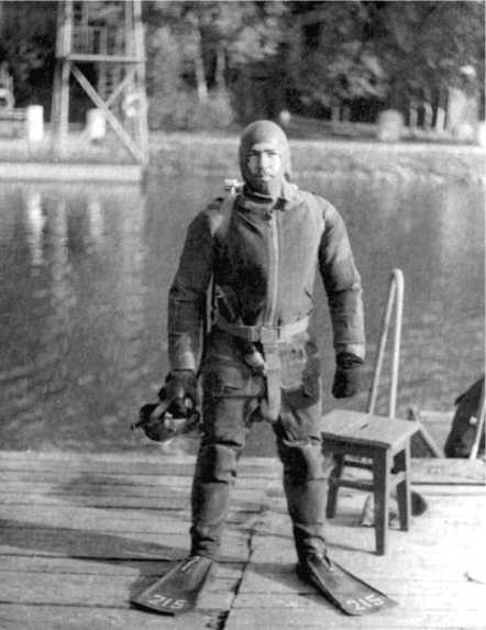 Иллюстрация к книге — Морские дьяволы. Из жизни водолазов-разведчиков Балтийского флота ВМФ [image67.jpg]