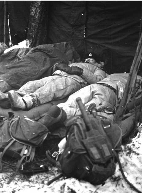 Иллюстрация к книге — Морские дьяволы. Из жизни водолазов-разведчиков Балтийского флота ВМФ [image74.jpg]