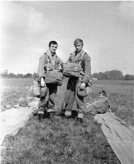 Иллюстрация к книге — Морские дьяволы. Из жизни водолазов-разведчиков Балтийского флота ВМФ [image81.jpg]