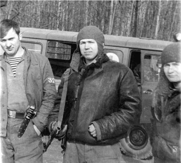 Иллюстрация к книге — Морские дьяволы. Из жизни водолазов-разведчиков Балтийского флота ВМФ [image85.jpg]