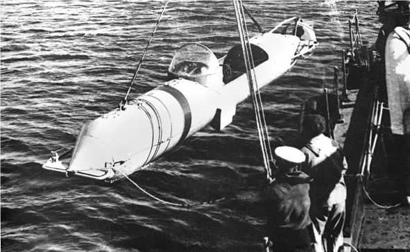 Иллюстрация к книге — Морские дьяволы. Из жизни водолазов-разведчиков Балтийского флота ВМФ [image9.jpg]