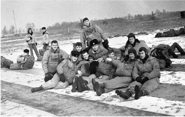 Иллюстрация к книге — Морские дьяволы. Из жизни водолазов-разведчиков Балтийского флота ВМФ [image91.jpg]