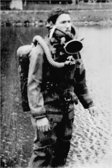 Иллюстрация к книге — Морские дьяволы. Из жизни водолазов-разведчиков Балтийского флота ВМФ [image94.jpg]