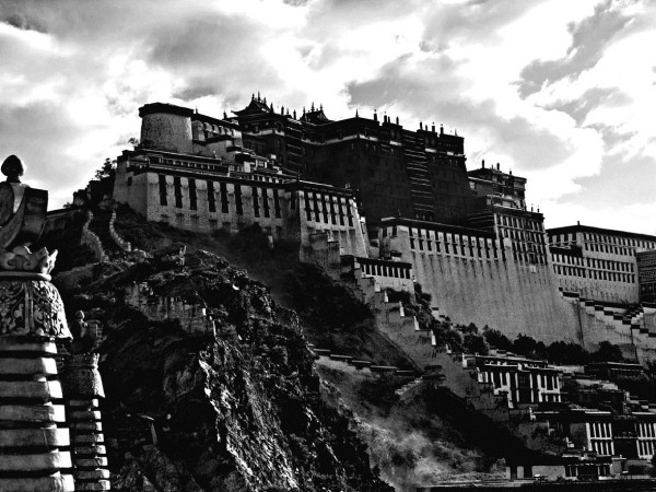 Иллюстрация к книге — Меч Гессар-хана и другие сказания [i_006.jpg]