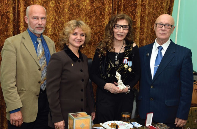 Иллюстрация к книге — Джуна. Одиночество солнца [_20.jpg]