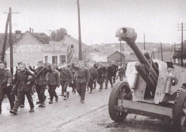 Иллюстрация к книге — Василий Шульгин. Судьба русского националиста [i_062.jpg]