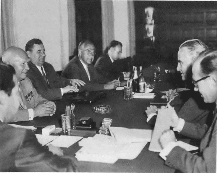 Иллюстрация к книге — Громыко [i_030.jpg]