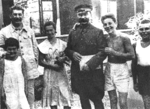 Иллюстрация к книге — Сталин [i_036.jpg]