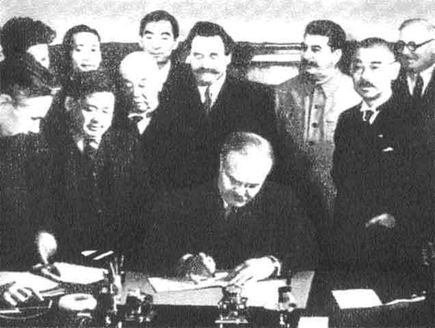 Иллюстрация к книге — Сталин [i_053.jpg]