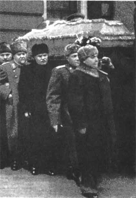 Иллюстрация к книге — Сталин [i_073.jpg]