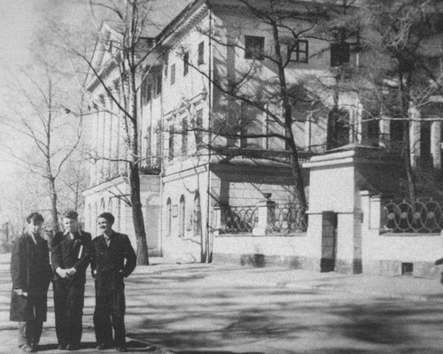 Иллюстрация к книге — Вампилов [i_013.jpg]