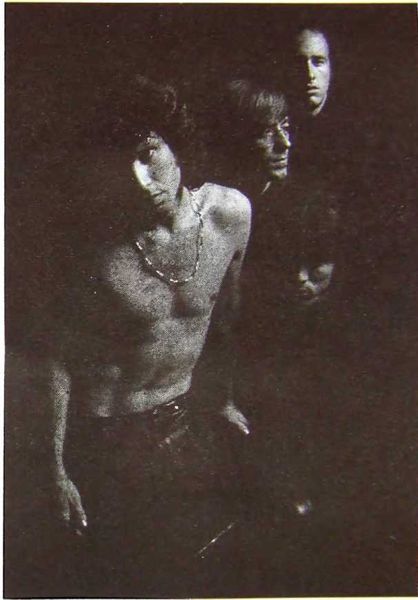 Иллюстрация к книге — Шаман. Скандальная биография Джима Моррисона [i_032.jpg]