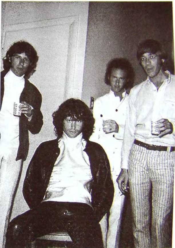 Иллюстрация к книге — Шаман. Скандальная биография Джима Моррисона [i_033.jpg]