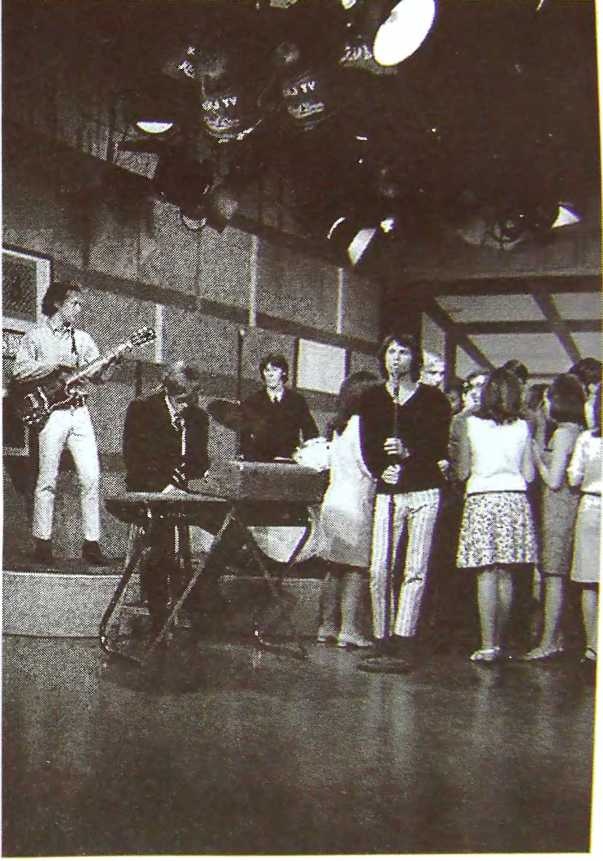 Иллюстрация к книге — Шаман. Скандальная биография Джима Моррисона [i_034.jpg]