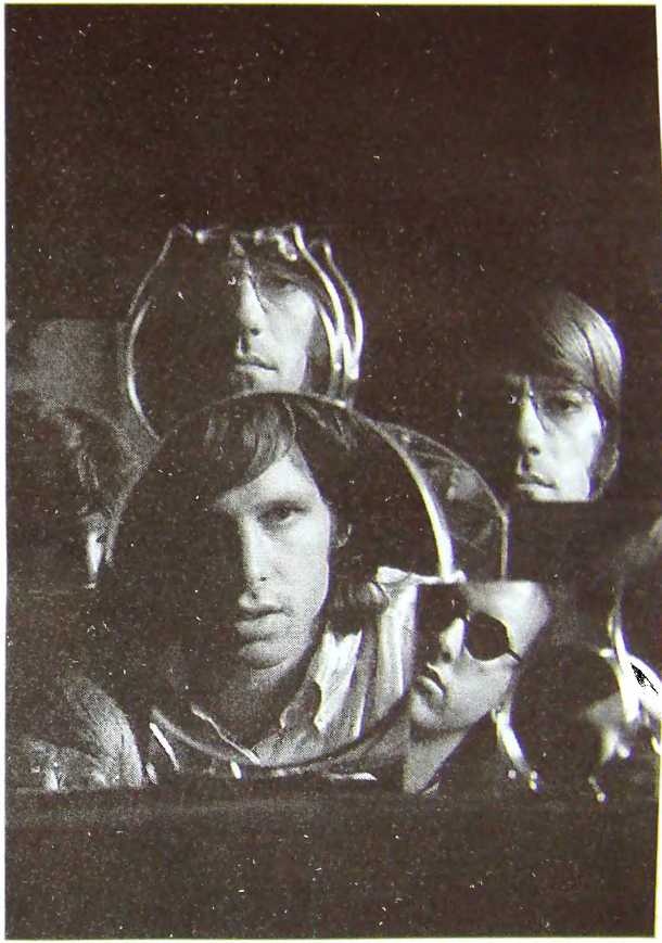 Иллюстрация к книге — Шаман. Скандальная биография Джима Моррисона [i_035.jpg]